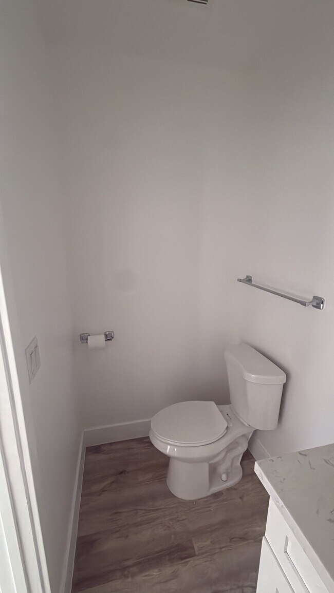 Building Photo - 4606 S Normandie Ave