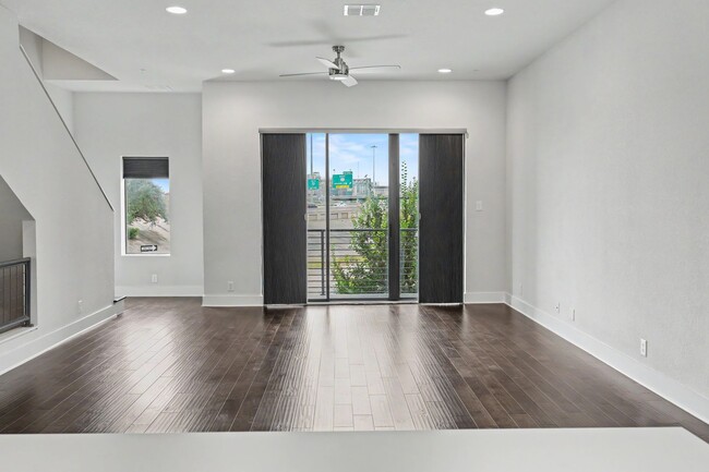 Building Photo - 4 Week Free Move-In Incentive! Modern Downtown SA Townhome | Rooftop Balcony, Private Garage & Al...
