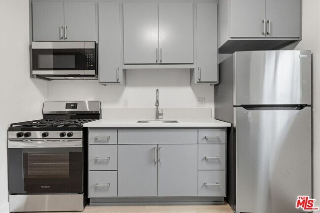 Building Photo - 222 S Ave 63