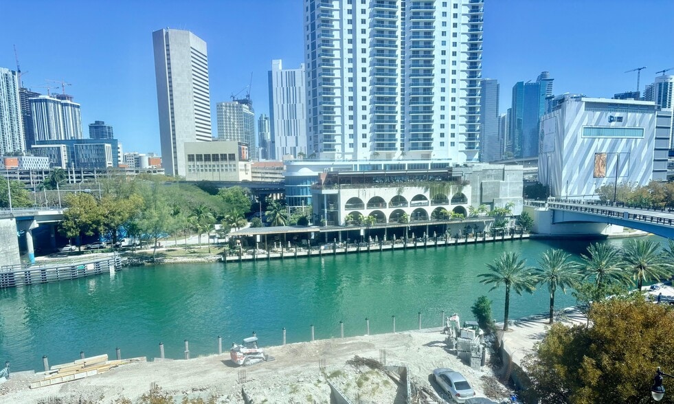 View - 10 SW South River Dr