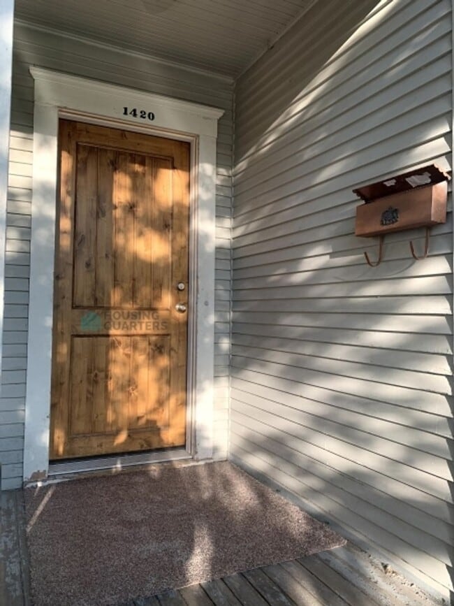 Building Photo - 1420 N Cedar St