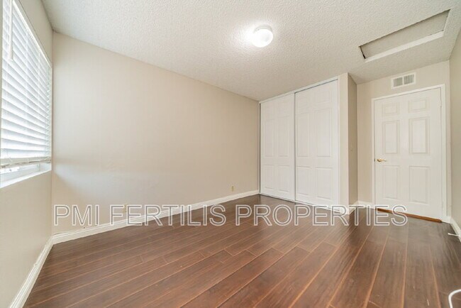 Building Photo - 1229 Hibiscus St
