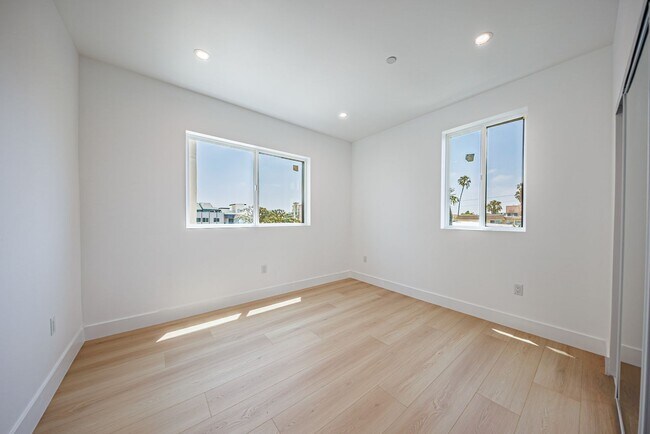 Building Photo - 1063 S Corning St