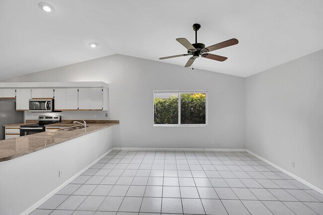 Building Photo - 1800 Primrose Ln