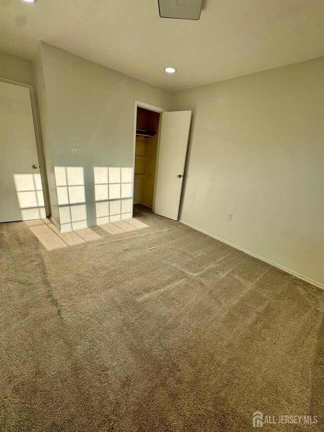 Building Photo - 1202 Green Hollow Dr