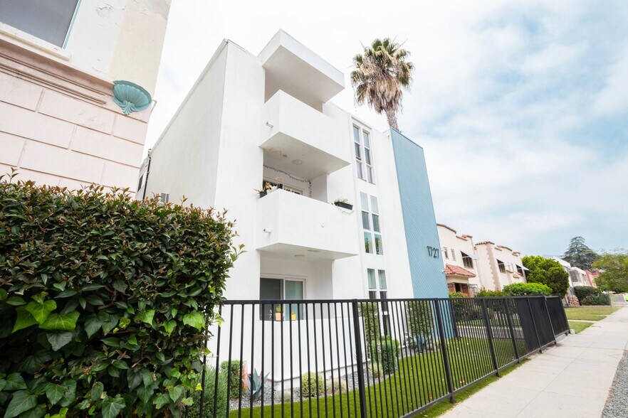 Primary Photo - 1727 N Edgemont St