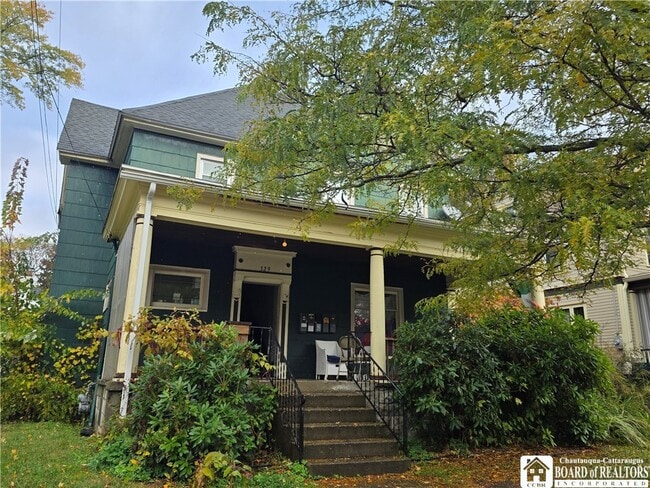 Building Photo - 329 Crossman St