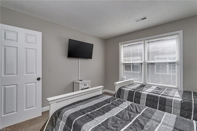 Building Photo - 440 N Oceana Blvd