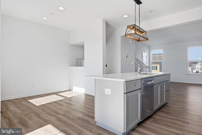 Building Photo - 38 Kirby Ct