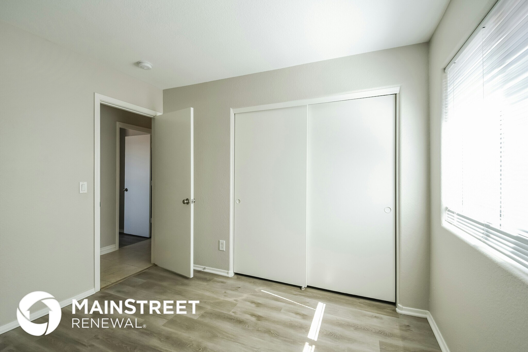 Building Photo - 3424 W Lone Cactus Dr