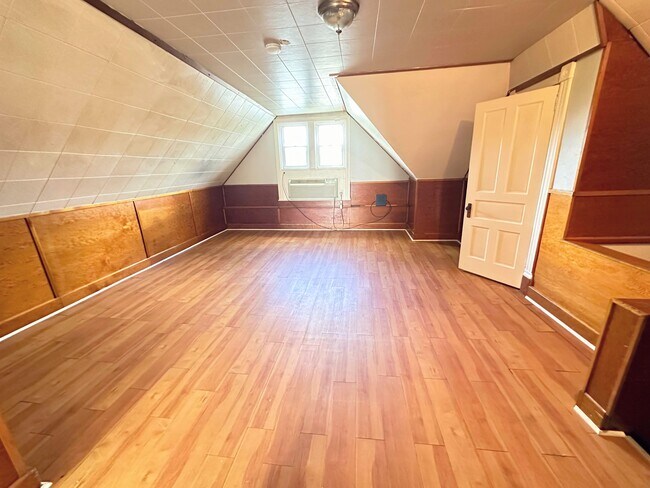 Building Photo - 7467 Schoyer Ave