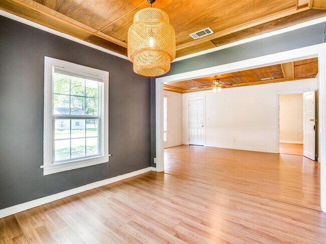 Building Photo - 503 Panhandle St