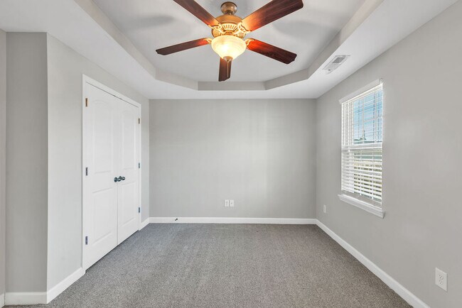 Building Photo - 303 Sinclair Ln