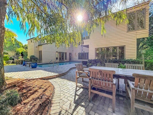 Building Photo - 1351 Willow Brk Dr