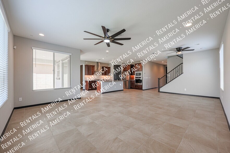 Building Photo - 5610 N 90th Dr