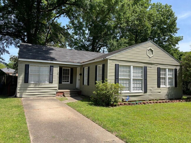 Primary Photo - Broadmoor Home, 3 Beds, 2 Baths