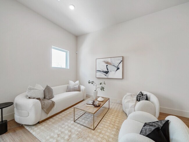 Building Photo - 861 Rachel St