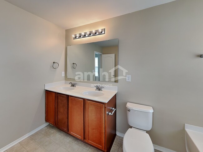 Building Photo - 14124 Holly Springs Dr