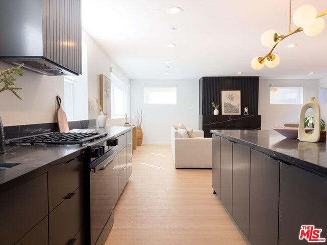 Building Photo - 2220 Aaron St