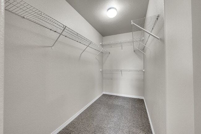 Building Photo - $2,150.00, 3-bedroom, 2.5-bathroom in Colo...