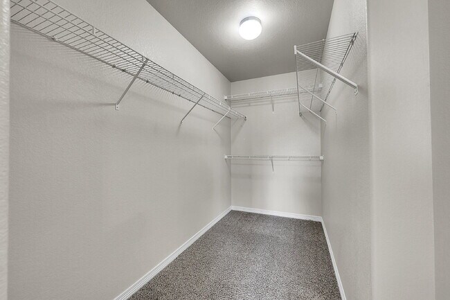 Building Photo - $2,495.00 3-bedroom, 2.5-bathroom in Color...