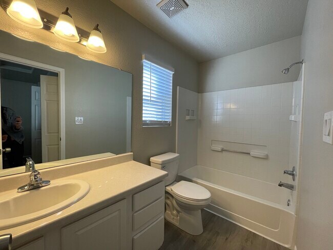 Building Photo - 10716 Habanero Way SE