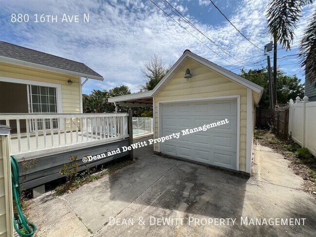 Building Photo - 880 16th Ave N