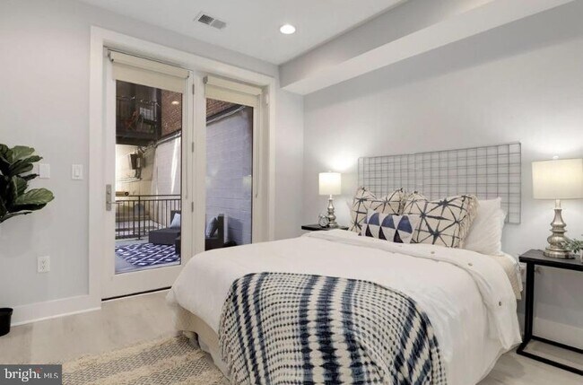 Building Photo - 1700 Euclid St NW