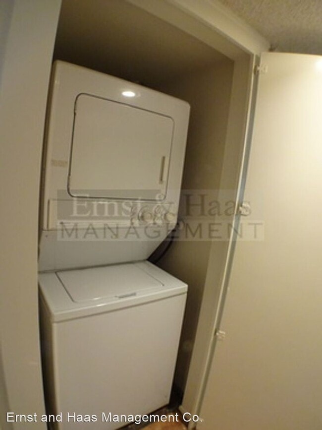 Building Photo - 2 br, 2 bath House - 2510 E. Willow  St. #204