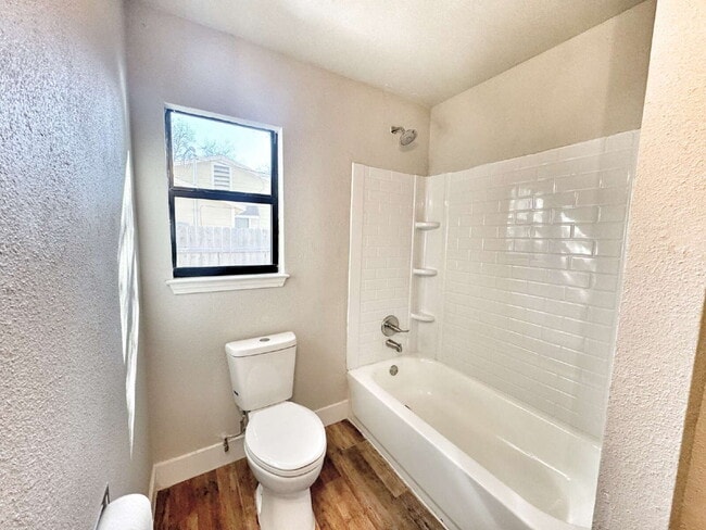 Building Photo - Great Home in New Braunfels