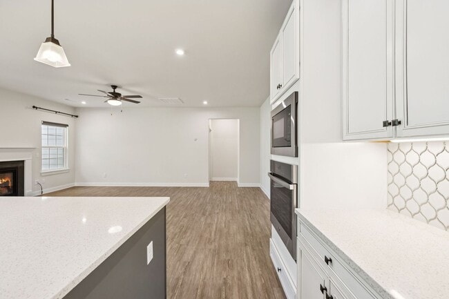 Building Photo - 5BR/3.5BA home offers stylish and function...