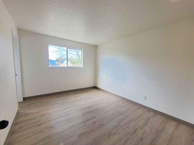 Building Photo - 1816 W 21st Ave
