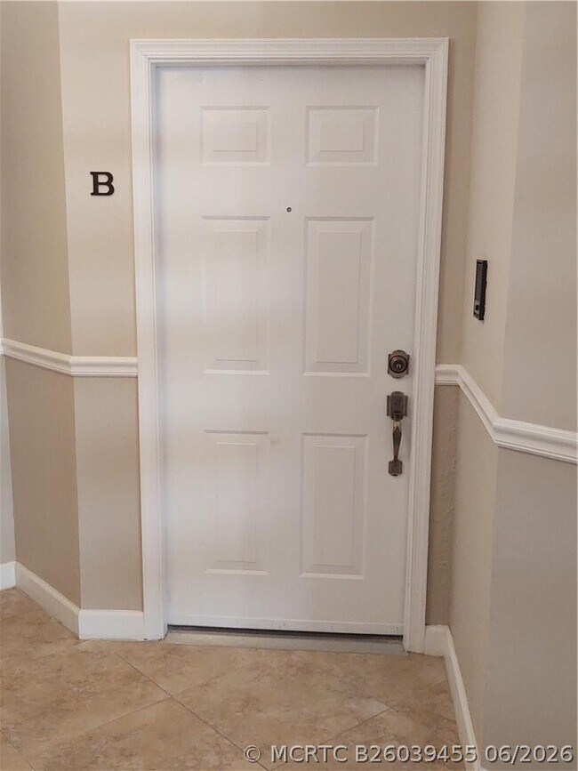 Building Photo - 5801 Coach House Cir