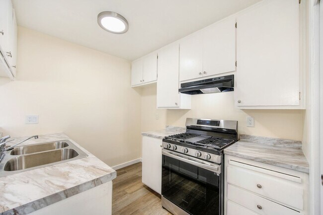 Building Photo - 11650 Garnet Way