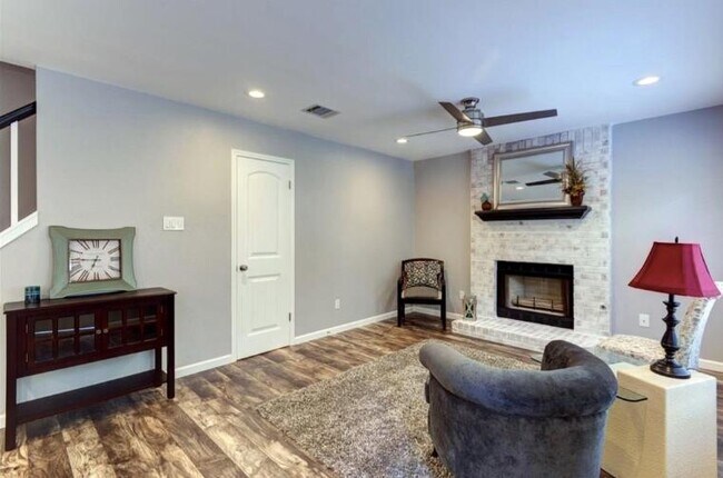 Building Photo - 1710 Palmetto Dr