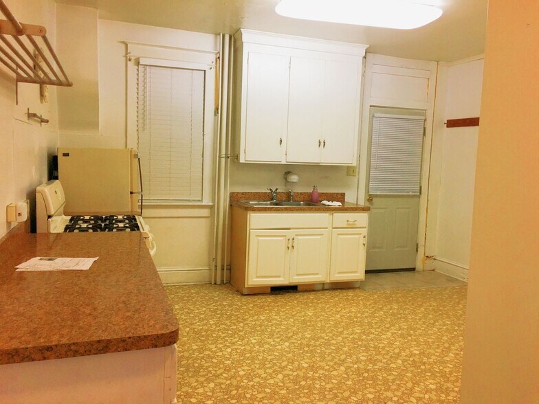 Building Photo - 1315 N George St