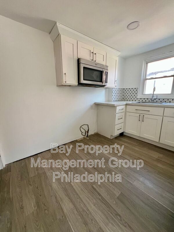 Building Photo - 812 MacDonald St