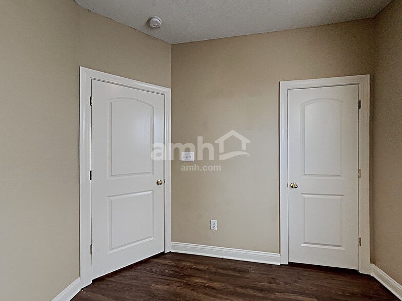 Building Photo - 5902 Cabot Dr