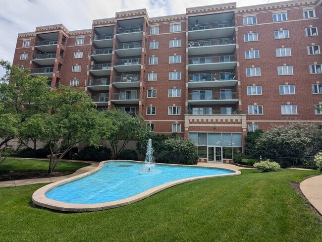 Building Photo - 650 S River Rd