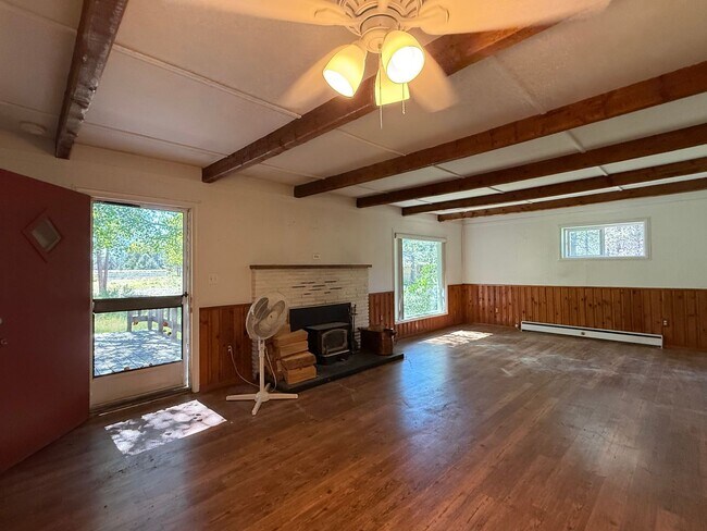 Building Photo - Country Setting, Close to Town – Charming 2 Bed, 2 Bath Home
