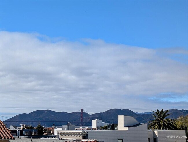 Building Photo - 3044 Franklin St