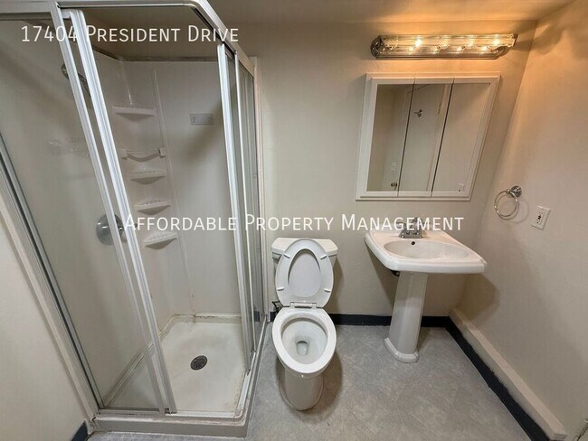 Building Photo - 17404 President Dr