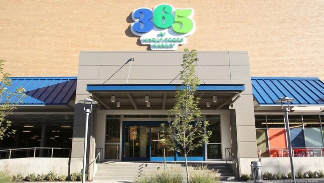 Building Photo - 2410 Del Norte St