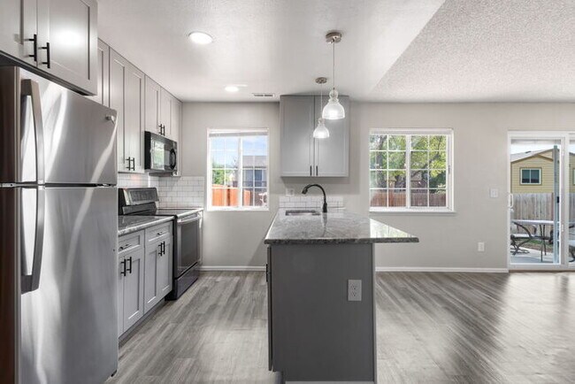 Building Photo - Clean, Bright 3 Bedroom with large yard an...