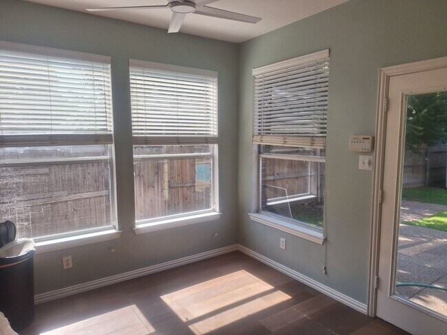 Building Photo - 5BR Fannin Farms Home with Dual Primary Suites & Pool