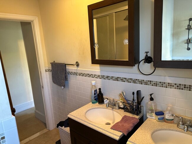 Building Photo - 18 Dayton Rd