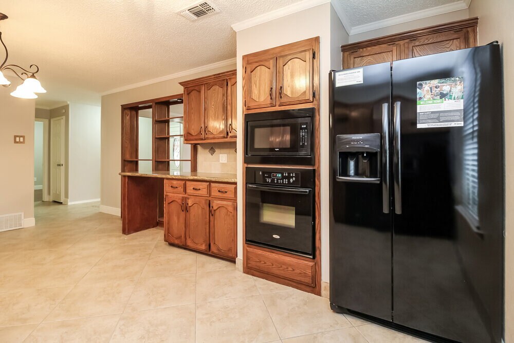 Building Photo - 7212 Elderberry Ln