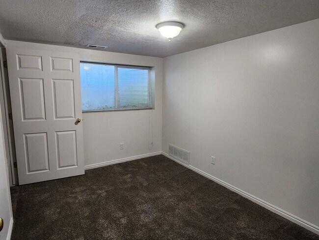 Building Photo - 129 W 100 N