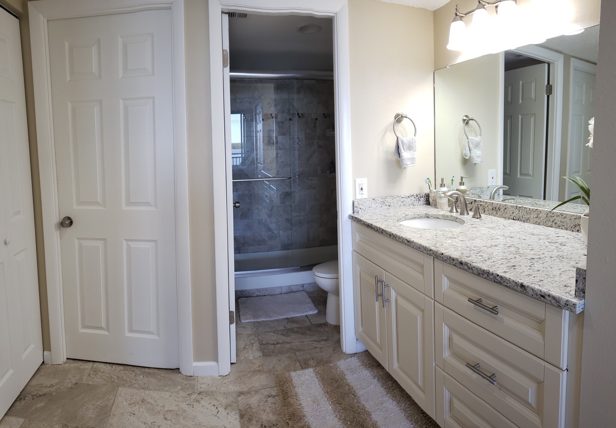 Master bathroom - 1 Key Capri Key