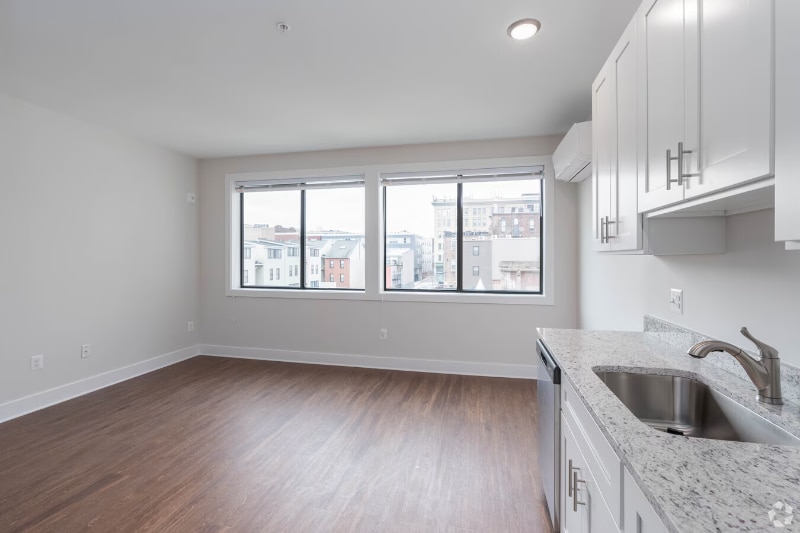 Building Photo - 319 W Franklin St